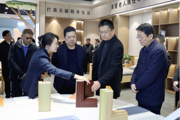安徽省住房和城鄉(xiāng)建設(shè)廳黨組成員、副廳長(zhǎng)趙新澤到海螺考察調(diào)研 （對(duì)外發(fā)布）(1)710