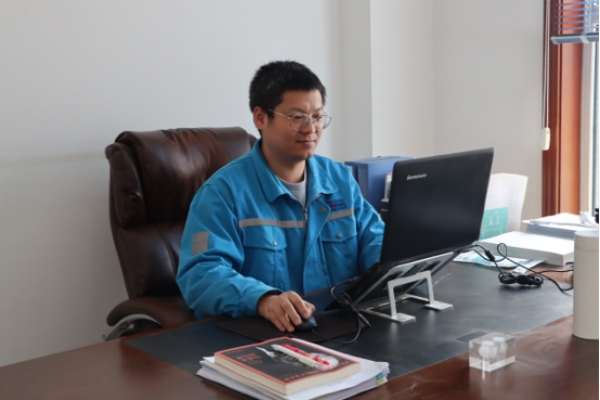 深耕技術(shù)強本領(lǐng) 實干篤行顯擔當—記股份公司“先進工作者”杜賢飛176 深耕技術(shù)強本領(lǐng) 實干篤行顯擔當—記股份公司“先進工作者”杜賢飛176